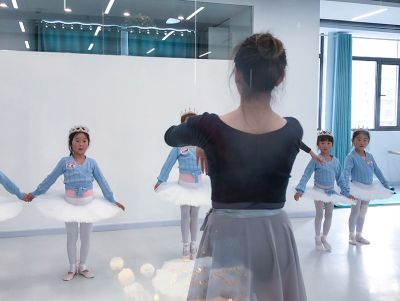 武汉小马叮咚教育科技有限责任公司