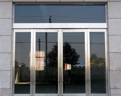 大连鸿鑫白钢门业有限公司