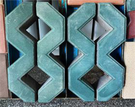 阿勒泰路马路砖经销部